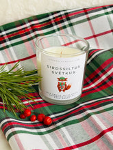 Load image into Gallery viewer, dāvanas ziemassvētkos, dāvanas ziemassvētkos kolēģiem, Ziemassvētku dāvana, sojas vaska sveces, aromātiskās sveces, dabīgās sveces, dabīgās vaska sveces, Sveces ražotas latvijā, sveces roku darbs, aromatizētas sveces, sveces dāvanai, svece ar egļu smažu, I.ĒV, ziemassvētku dāvanas, mazas ziemassvētku dāvanas, dāvanas ziemassvētkos, sirsnīgas dāvanas ziemassvētkos, praktiskas dāvanas ziemassvētkos, dāvanas kolēģiem, dāvanas klientiem, dāvana vecākiem ziemassvētkos, dāvana draudzenei ziemassvētkos
