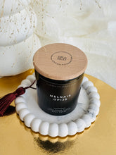 Load image into Gallery viewer, AROMĀTISKĀ SVECE PAVEDINOŠI JUTEKLISKS | MELNAIS OPIJS
