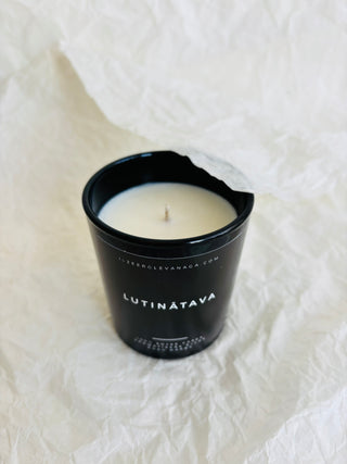 sojas vaska sveces, sveces īpašiem dzīves mirkļiem, aromātiskās sveces, dabīgās sveces, dabīgās vaska sveces, Sveces ražotas latvijā, sveces roku darbs, aromatizētas sveces, sveces dāvanai, sveces davana, sveces dzimšanas dienai, sveces ziemassvētkiem, dāvana klientiem, dāvanas kolēģiem, biznesa dāvanas, dāvanas darbiniekiem, personalizētas dāvanas, I.ĒV