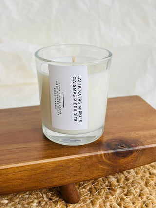 Svece ar tekstu, sveces ar uzrakstu, novēlējumu, citātu, aromātiskā svece, dāvana ar nozīmi, sirsnīga dāvana, dāvana, kas silda, personalizēta dāvana, dāvana draudzenei, kolēģei, māsai, mammai, meitai, mājīga dāvana, iedvesma, sirds dāvana, mīlestība, pateicība, maza dāvana