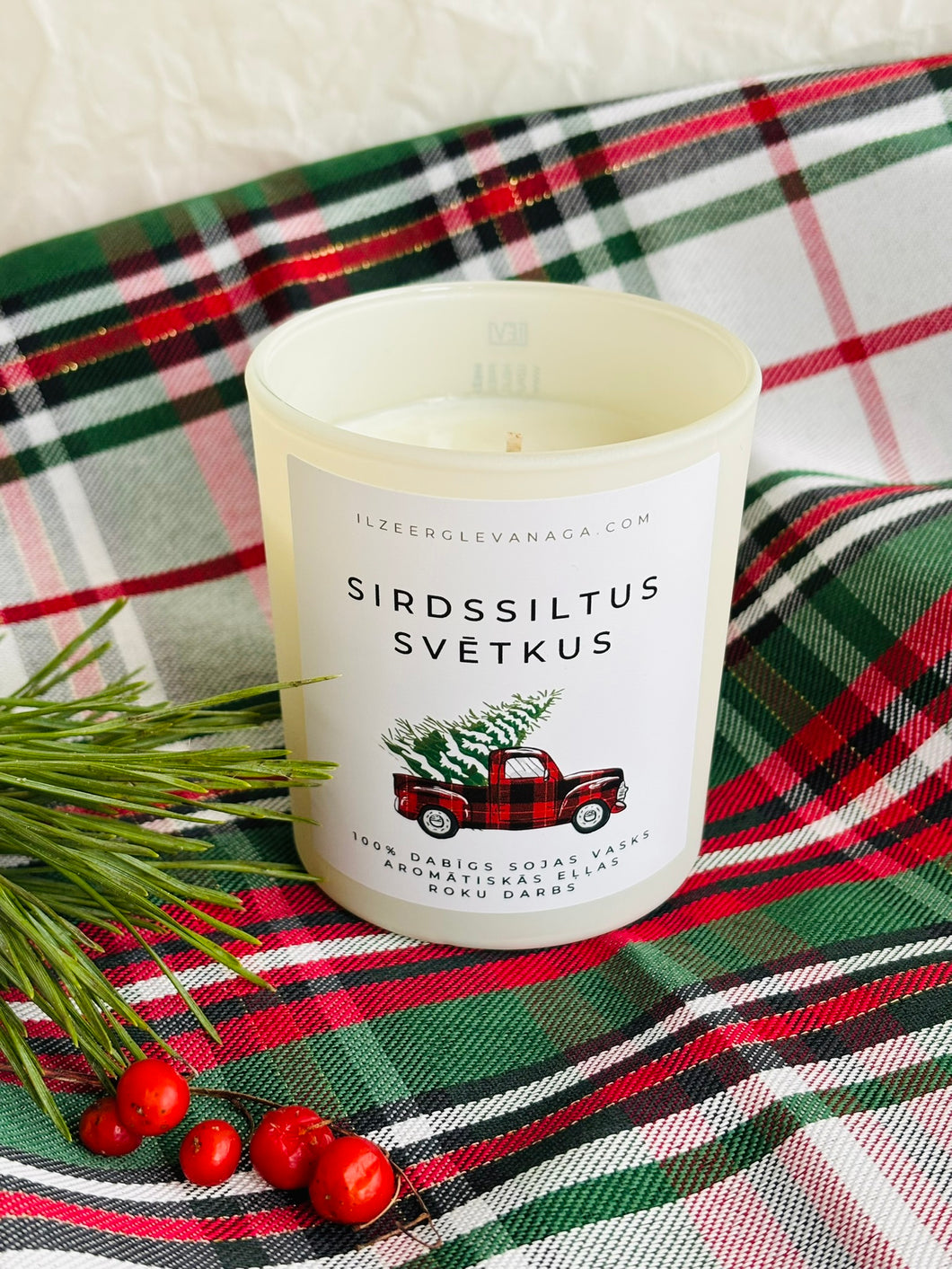 dāvanas ziemassvētkos, dāvanas ziemassvētkos kolēģiem, Ziemassvētku dāvana, sojas vaska sveces, aromātiskās sveces, dabīgās sveces, dabīgās vaska sveces, Sveces ražotas latvijā, sveces roku darbs, aromatizētas sveces, sveces dāvanai, svece ar egļu smažu, I.ĒV, ziemassvētku dāvanas, mazas ziemassvētku dāvanas, dāvanas ziemassvētkos, sirsnīgas dāvanas ziemassvētkos, praktiskas dāvanas ziemassvētkos, dāvanas kolēģiem, dāvanas klientiem, dāvana vecākiem ziemassvētkos, dāvana draudzenei ziemassvētkos