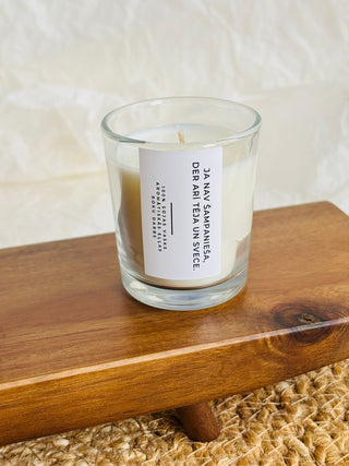 Svece ar tekstu, sveces ar uzrakstu, novēlējumu, citātu, aromātiskā svece, dāvana ar nozīmi, sirsnīga dāvana, dāvana, kas silda, personalizēta dāvana, dāvana draudzenei, kolēģei, māsai, mammai, meitai, mājīga dāvana, iedvesma, sirds dāvana, mīlestība, pateicība, maza dāvana, asprātīga dāvana