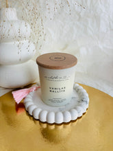 Load image into Gallery viewer, sojas vaska sveces, aromātiskās sveces, dabīgās sveces, Sveces ražotas latvijā, sveces roku darbs, sveces dāvanai, sveces ziemassvētkiem, dāvana klientiem, dāvanas kolēģiem, biznesa dāvanas, dāvanas darbiniekiem, personalizētas dāvanas, I.ĒV, Ilze Ērgle-Vanaga, valmiera
