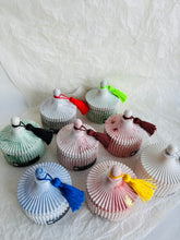 Load image into Gallery viewer, AROMĀTISKĀ SOJAS VASKA SVECES ĢIPŠA TRAUKĀ AR KOKA DAKTI
