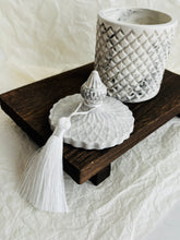 Load image into Gallery viewer, Ekskluzīvas dāvanas, Dāvanas sievietēm, dāvanas meitenēm, dzimšanas dienas dāvana, dāvanas mammai, dāvana vārda dienā, dāvanu komplekts sievietei, biznesa dāvanas. Sveces roku darbs, sojas vaska sveces, latvijā ražotas sveces, sveces dāvanai, aromātiskās sveces, eko sveces, skaistas sveces, Ilze Ērgle Vanaga, roku darbs, I.EV, piegāde visā Latvijā
