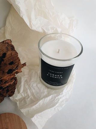 Aromātiskās sojas vaska sveces īpašiem dzīves mirkļiem ar Toma Forda aromātu Tabaka & vaniļa, Ilze Ērgle-Vanaga. Lieliska dāvana. Dabīgās sveces, eko sveces, lielas sveces, aromatizētās sveces, roku darbs.